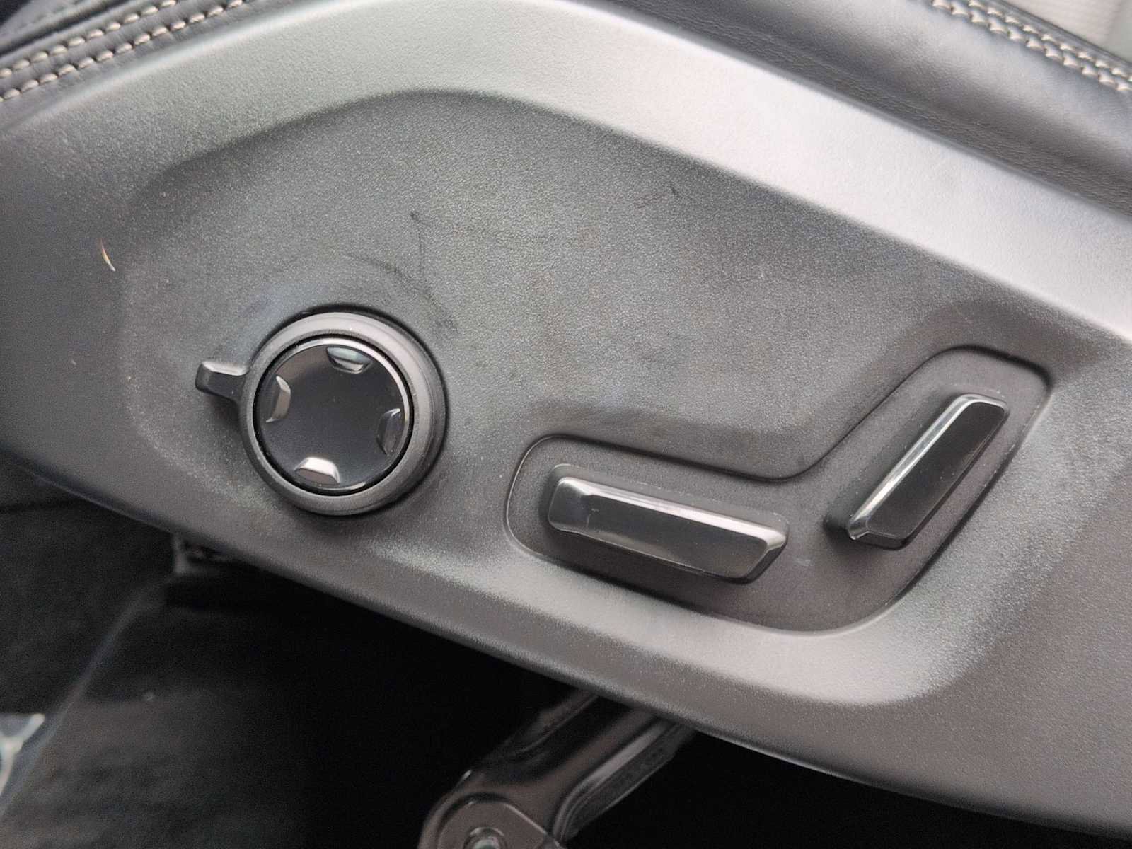 Used 2022 Volvo XC90 T8 Inscription image 18