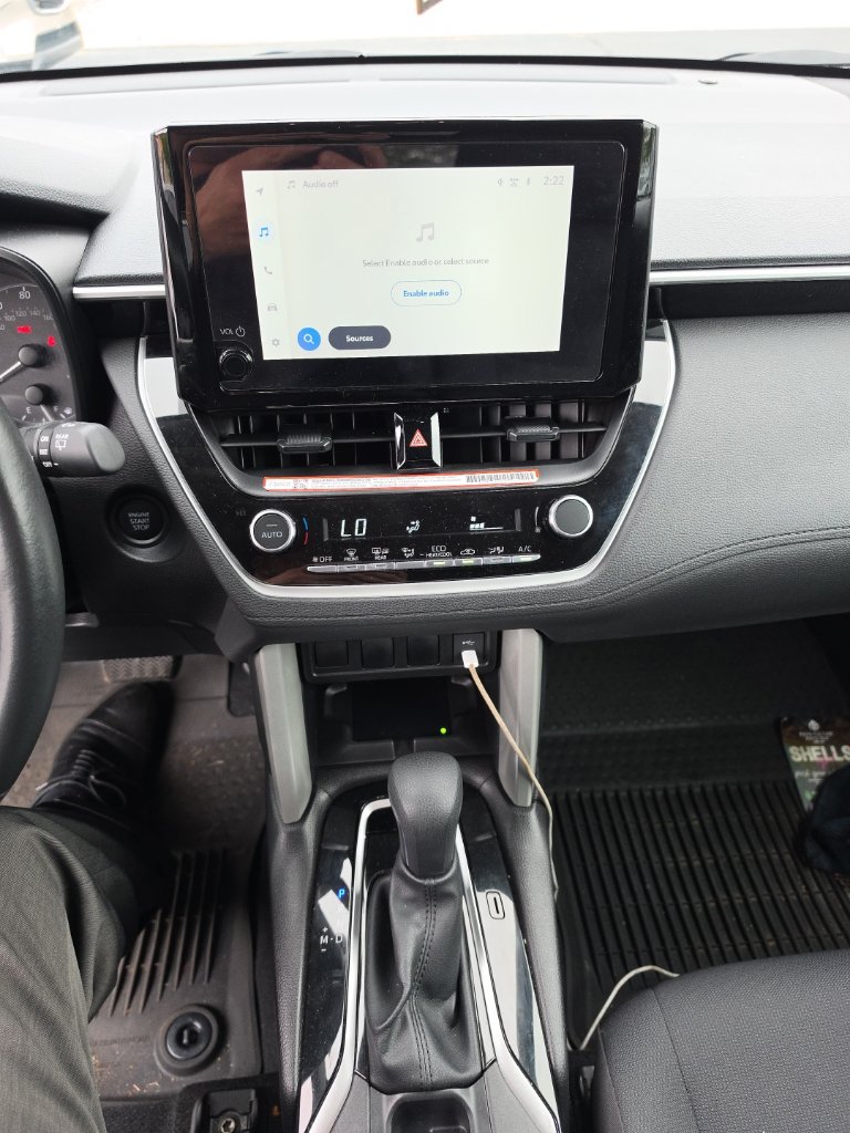Used 2025 Toyota Corolla Cross LE FWD image 2