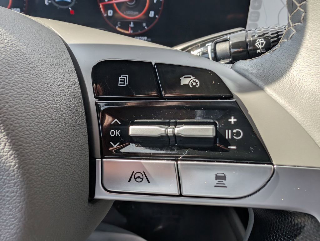 Used 2024 Hyundai Elantra SEL w/ Convenience Package image 26