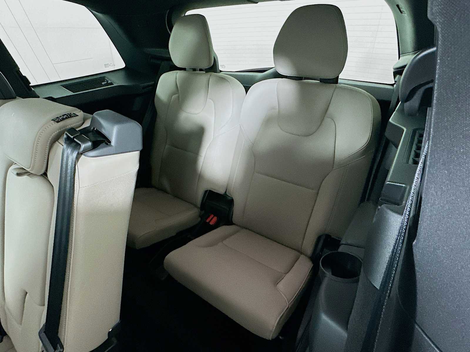 New 2026 Volvo XC90 B6 Plus w/ Protection Package Premier image 26