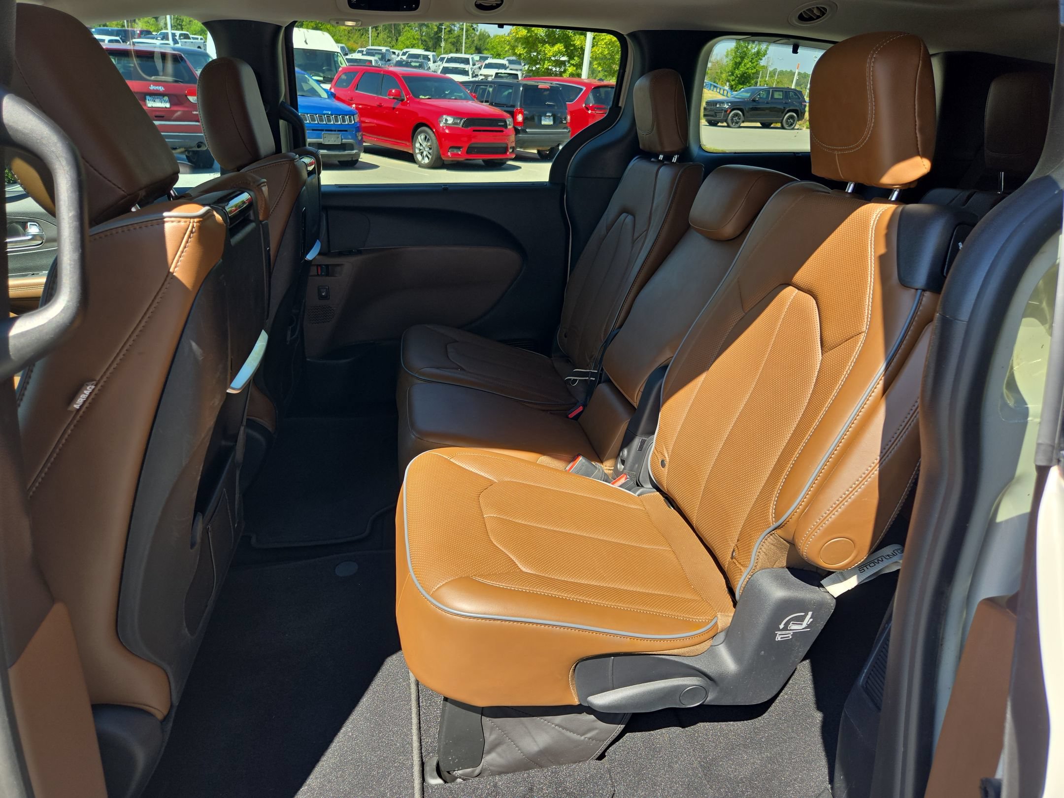 Used 2019 Chrysler Pacifica Limited w/ Advanced Safetytec Group FWD image 37