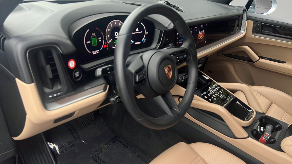 Certified 2025 Porsche Cayenne E-Hybrid AWD/4WD image 4