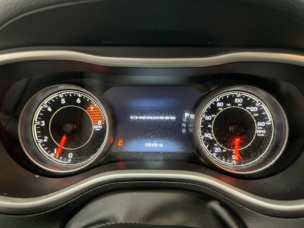 Used 2018 Jeep Cherokee Trailhawk w/ Cold Weather Group AWD/4WD image 12