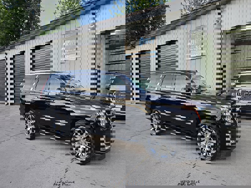 Used 2015 Cadillac Escalade Luxury AWD/4WD image 2