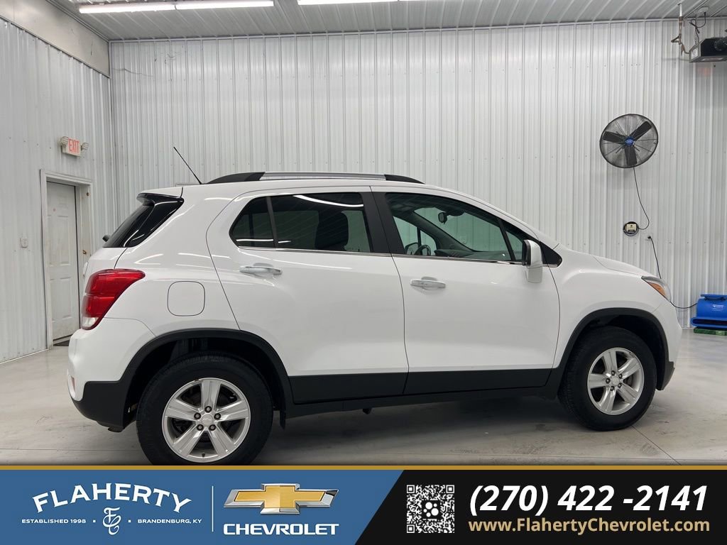 Used 2020 Chevrolet Trax LT w/ LT Convenience Package image 2