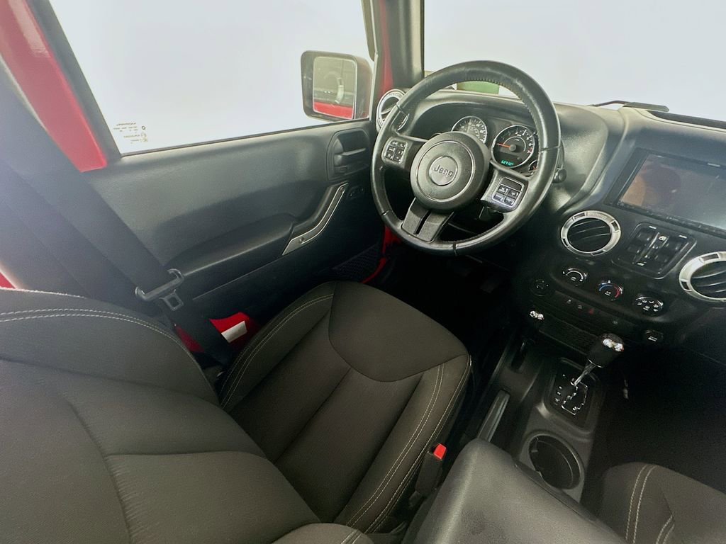 Used 2016 Jeep Wrangler Unlimited Sahara w/ Connectivity Group image 9