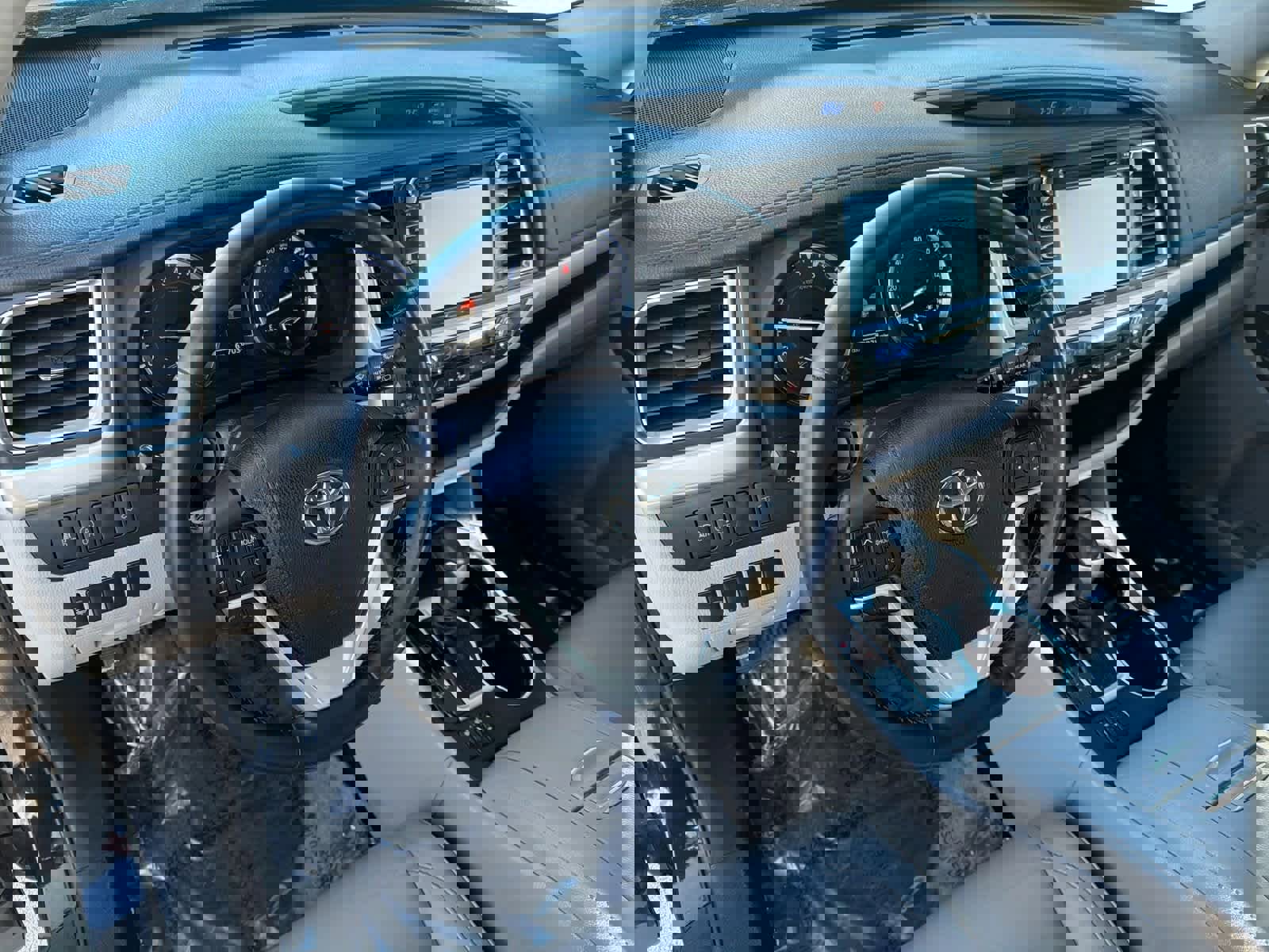 Used 2017 Toyota Highlander XLE image 10