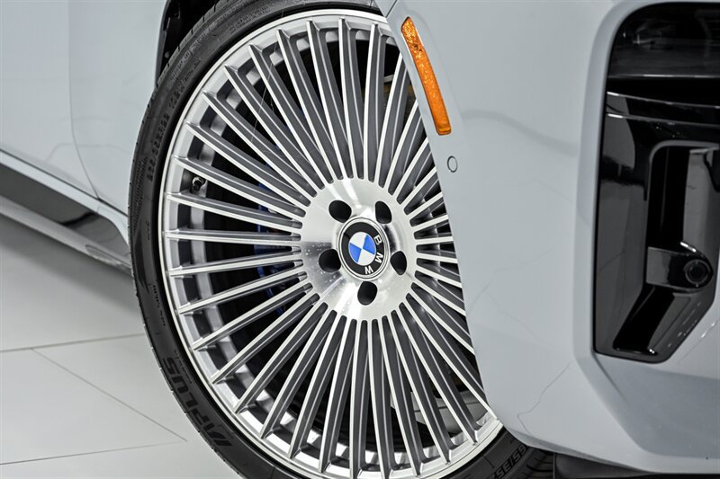 Used 2024 BMW 760i xDrive AWD/4WD image 4