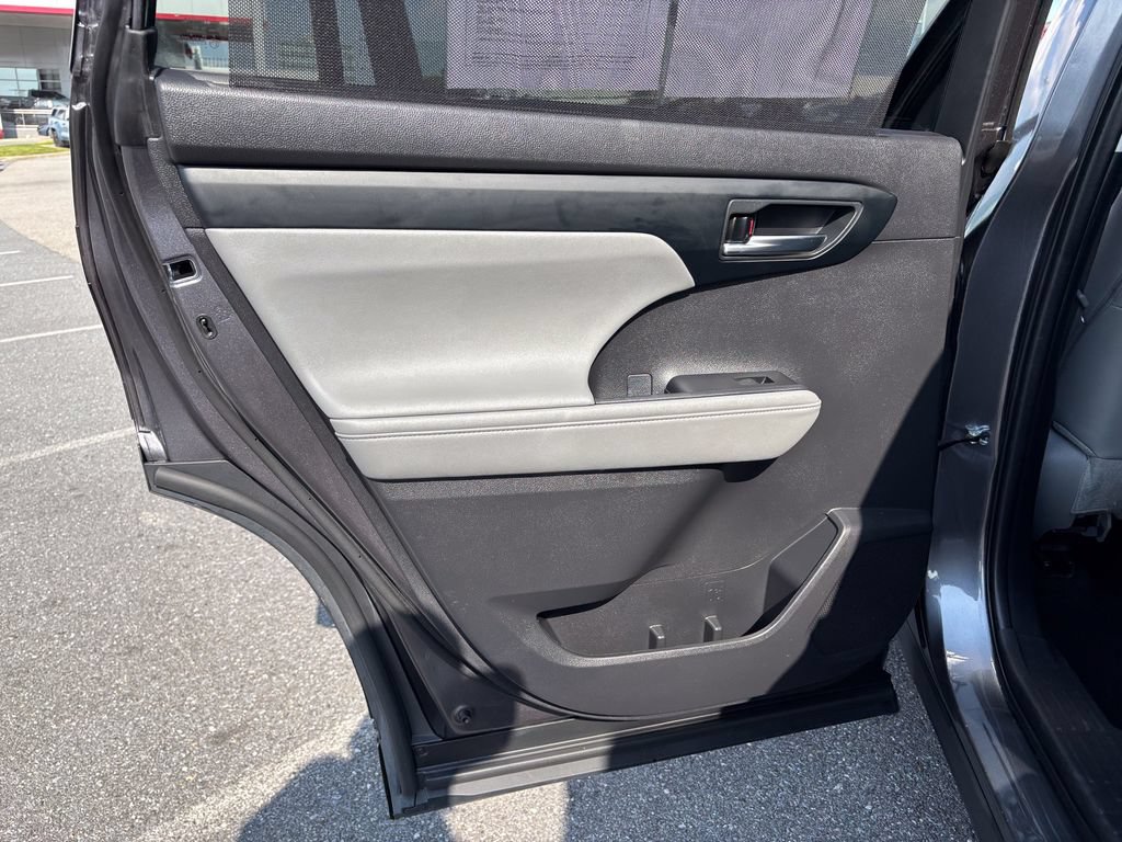 Certified 2024 Toyota Highlander XLE FWD image 46