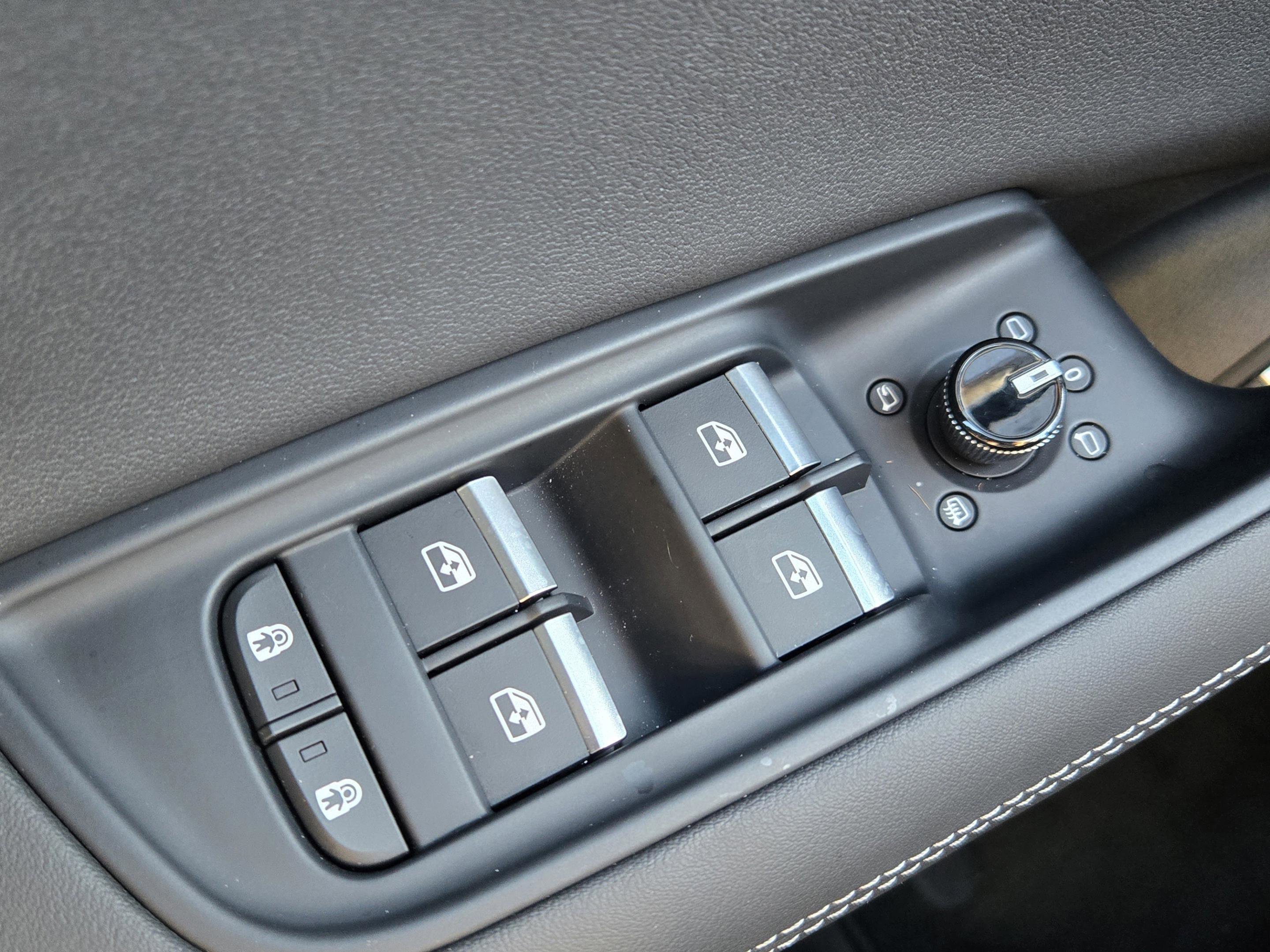 Used 2025 Audi Q8 Prestige w/ Prestige Package image 26