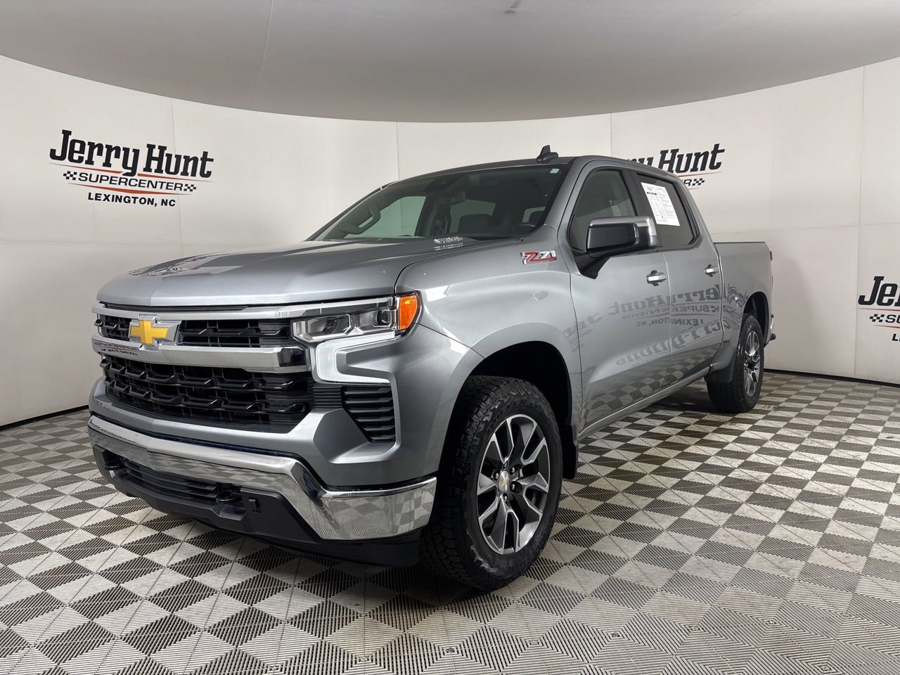 Used 2023 Chevrolet Silverado 1500 LT w/ Z71 Off-Road Package image 1