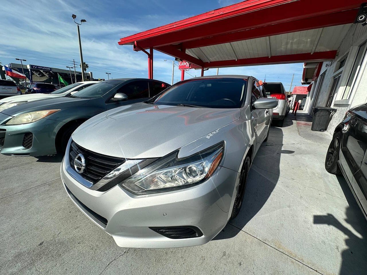 Used 2017 Nissan Altima 2.5 S w/ Power Driver Seat Package FWD image 5