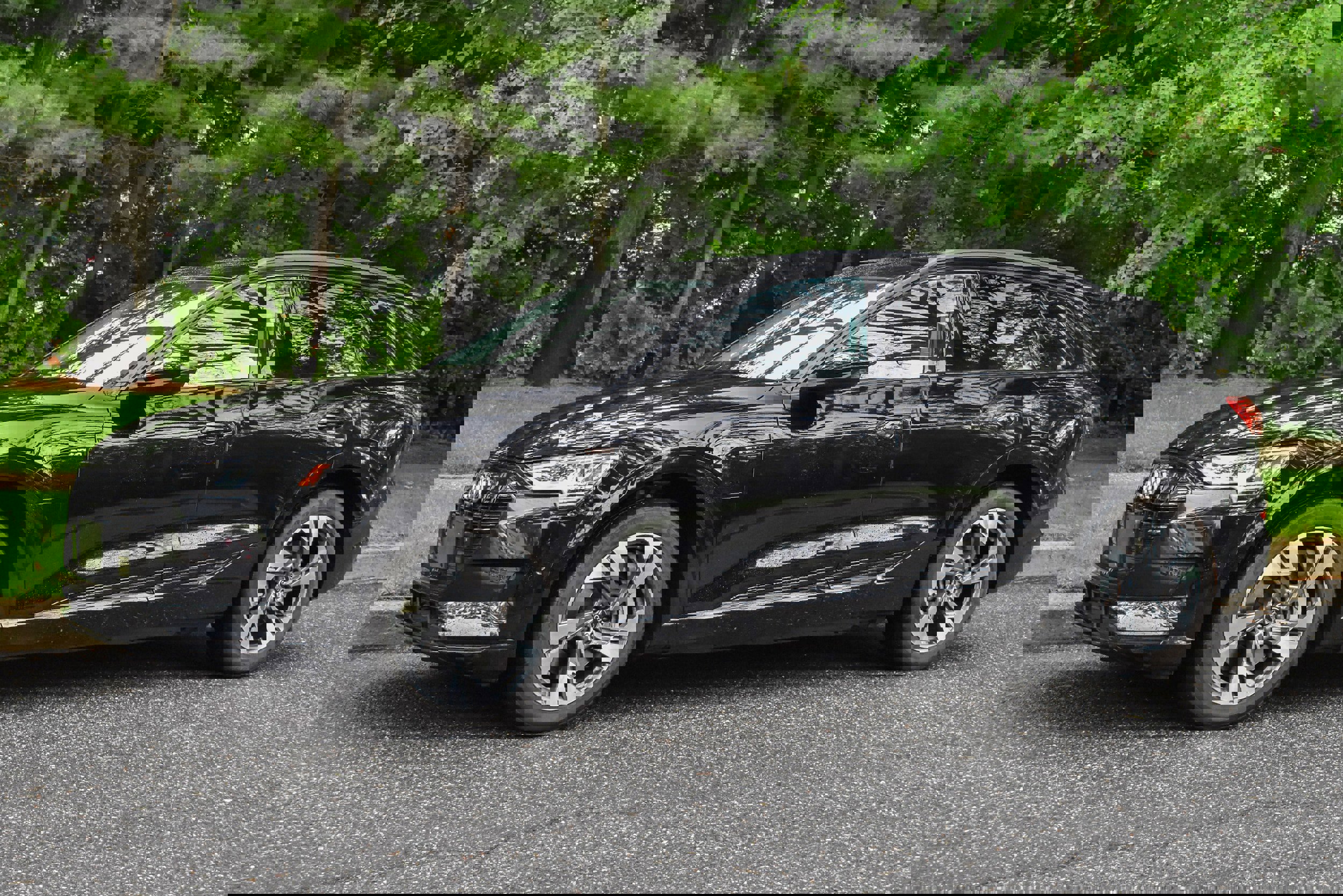 Used 2021 Audi e-tron Premium w/ Convenience Plus Package image 2