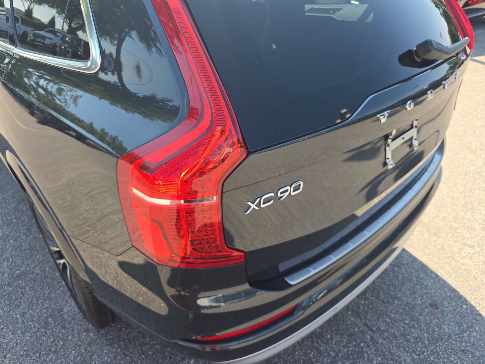 Used 2022 Volvo XC90 T5 Momentum FWD image 34
