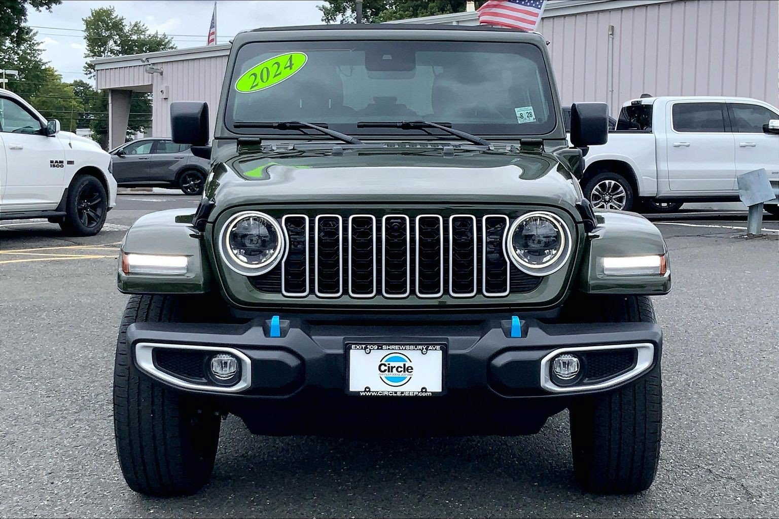Certified 2024 Jeep Wrangler Unlimited Sahara w/ Technology Group AWD/4WD image 3
