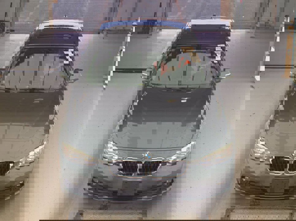 Used 2017 BMW 320i xDrive Sedan image 3