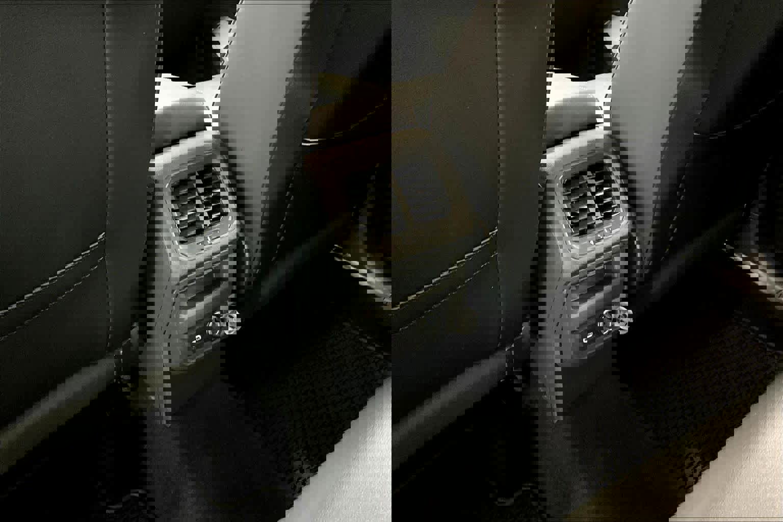 Used 2021 Volkswagen Tiguan SE image 37