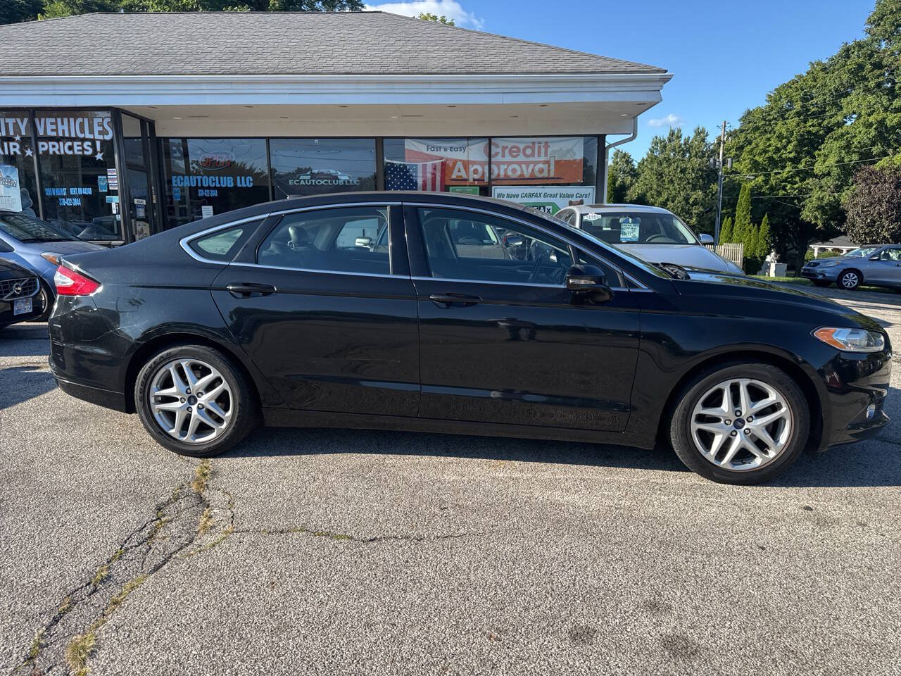 Used 2014 Ford Fusion SE w/ Equipment Group 202A FWD image 9