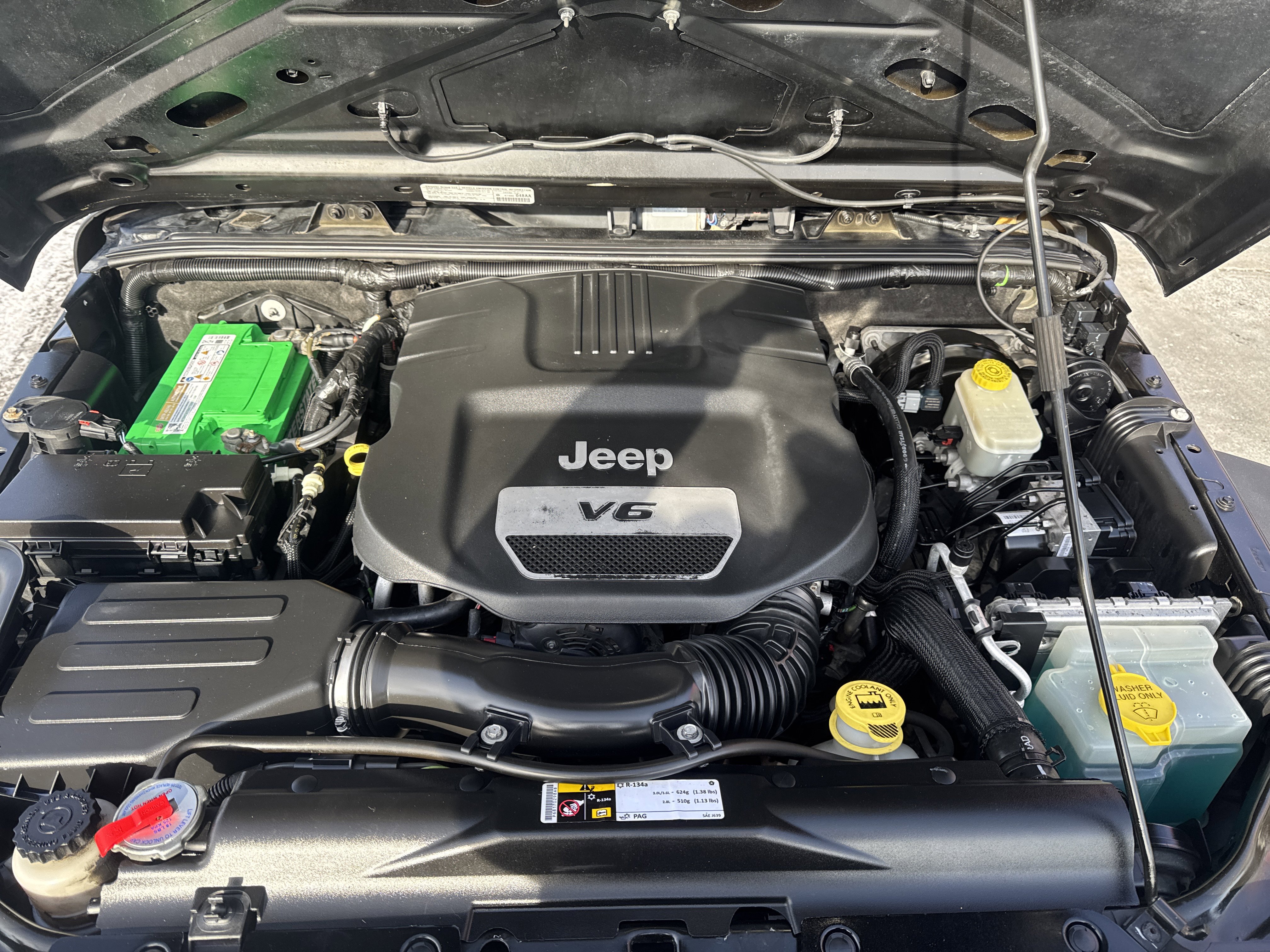 Used 2014 Jeep Wrangler Sport w/ Quick Order Package 24S AWD/4WD image 11