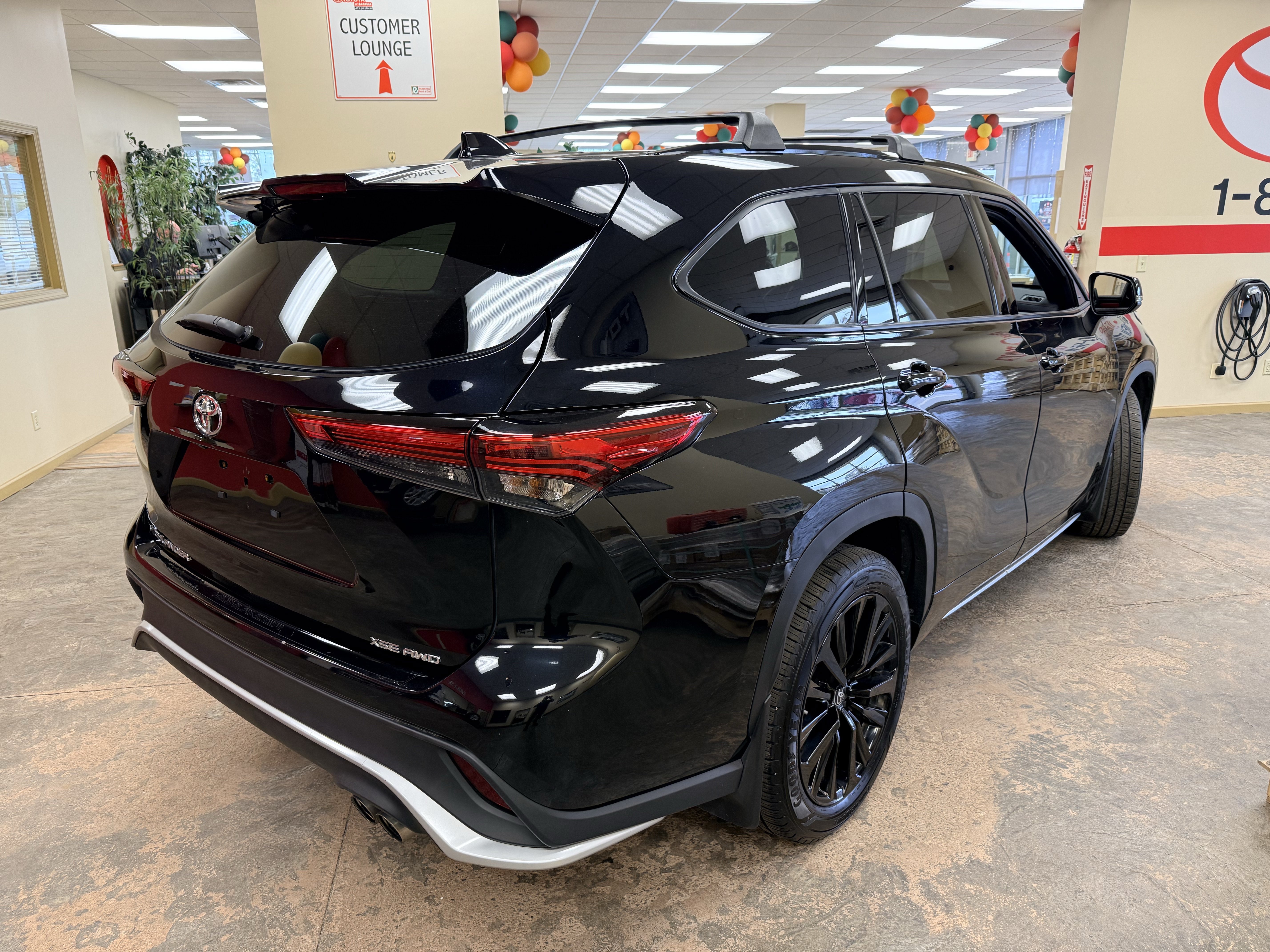 Used 2023 Toyota Highlander XSE AWD/4WD image 26
