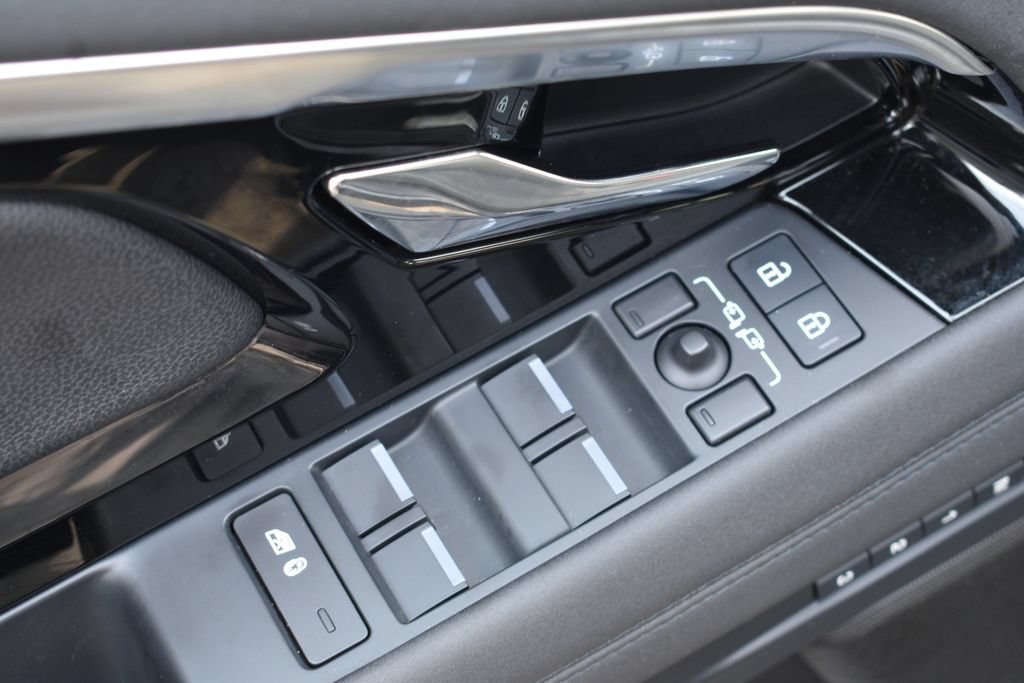 Used 2023 Land Rover Range Rover Evoque R-Dynamic SE AWD/4WD image 12