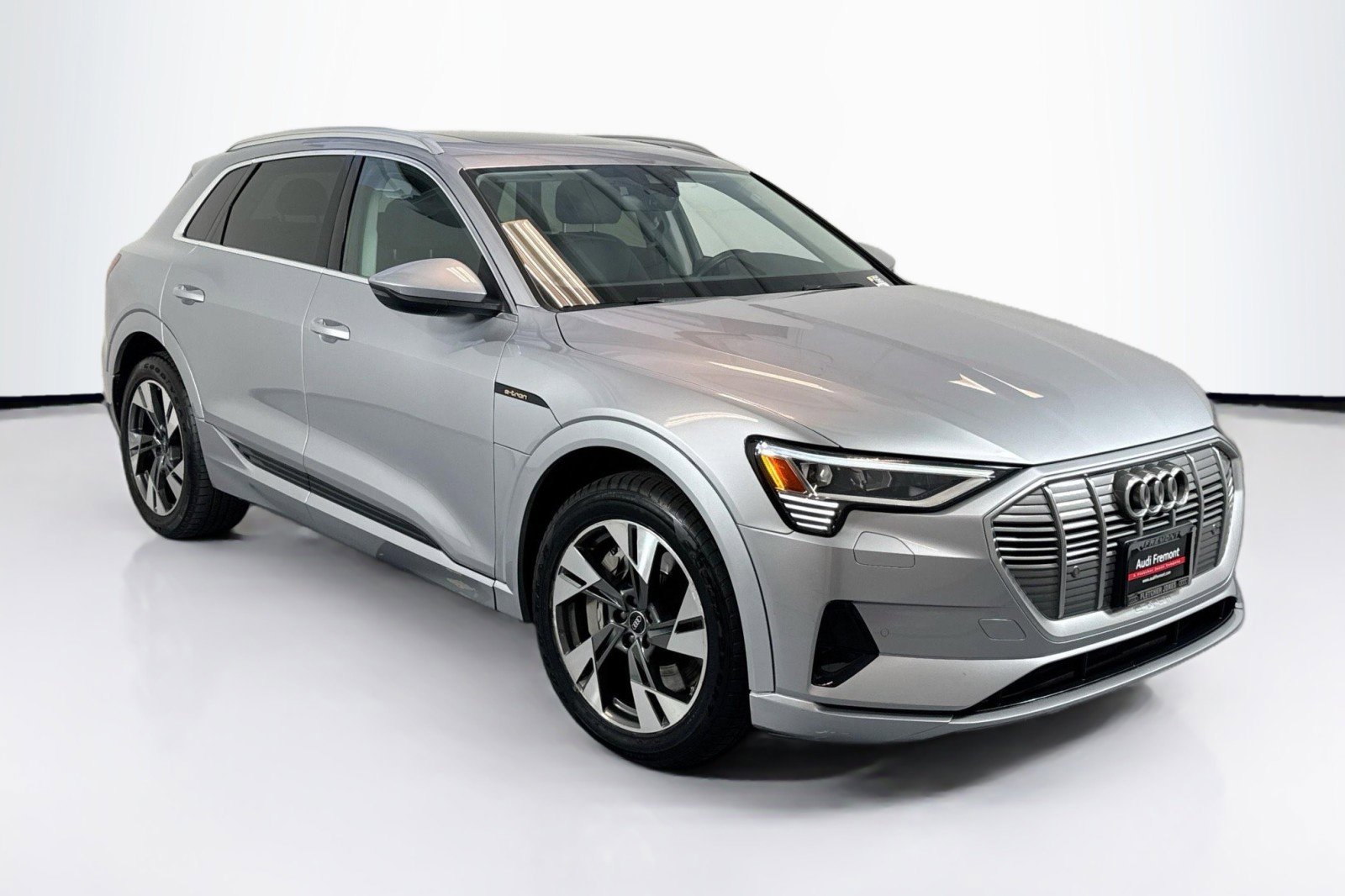 Used 2022 Audi e-tron Premium image 3
