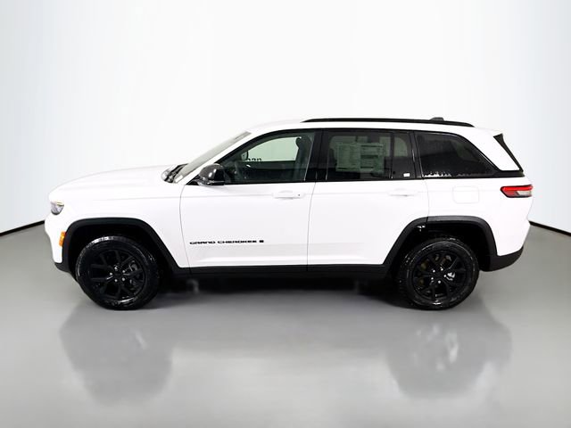 New 2025 Jeep Grand Cherokee Altitude image 4