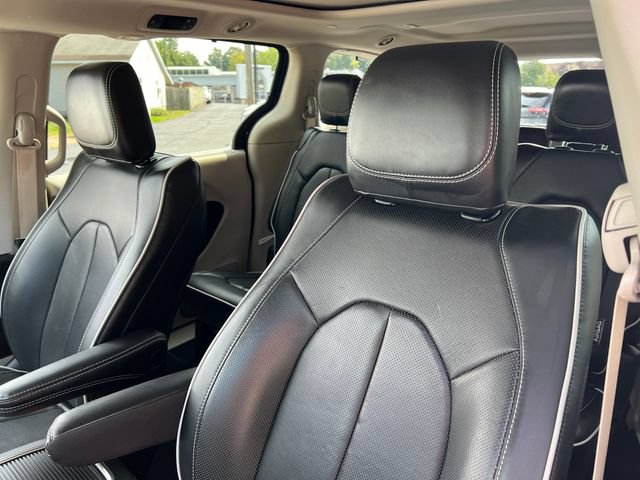 Used 2024 Chrysler Pacifica Limited FWD image 15