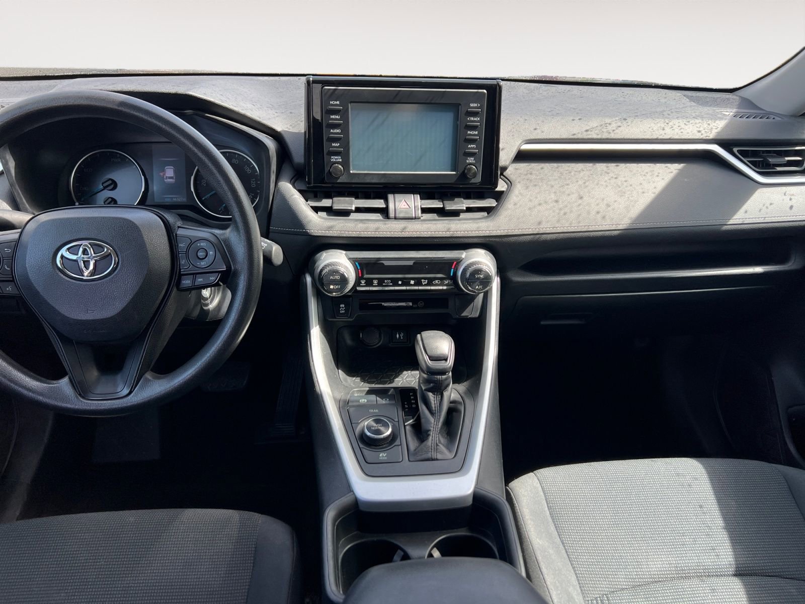 Used 2019 Toyota RAV4 LE w/ Carpet Mat Package image 11