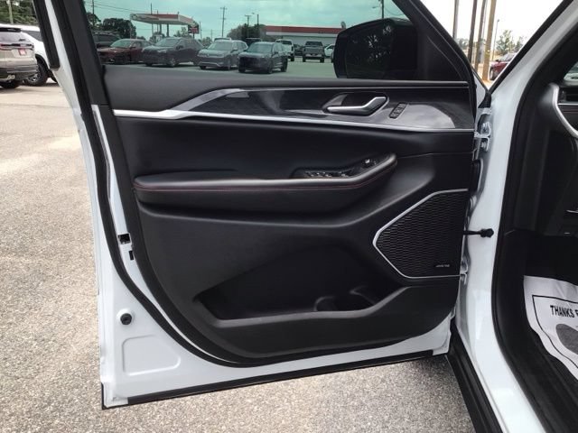 Used 2022 Jeep Grand Cherokee Trailhawk AWD/4WD image 9