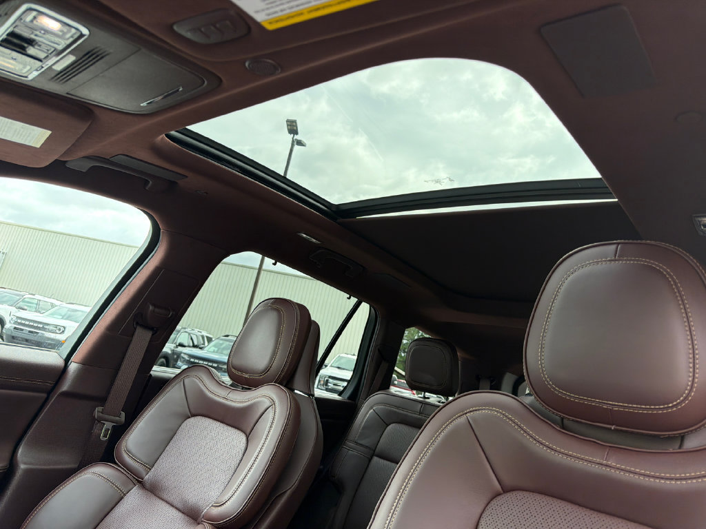 Used 2024 Lincoln Aviator Black Label AWD/4WD image 34