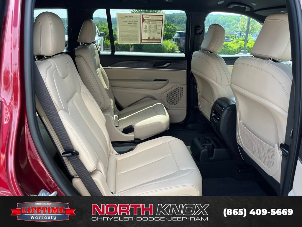 Used 2024 Jeep Grand Cherokee L Limited w/ Black Appearance Package AWD/4WD image 21