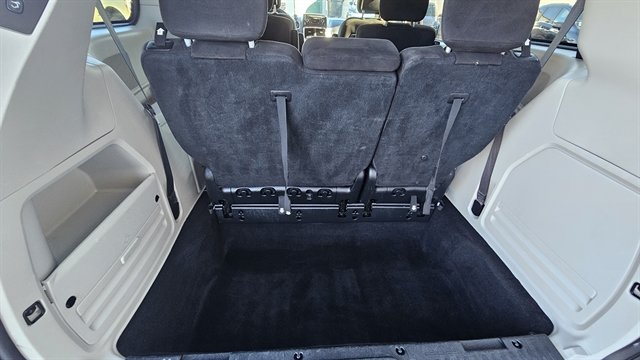 Used 2016 Dodge Grand Caravan SXT FWD image 30