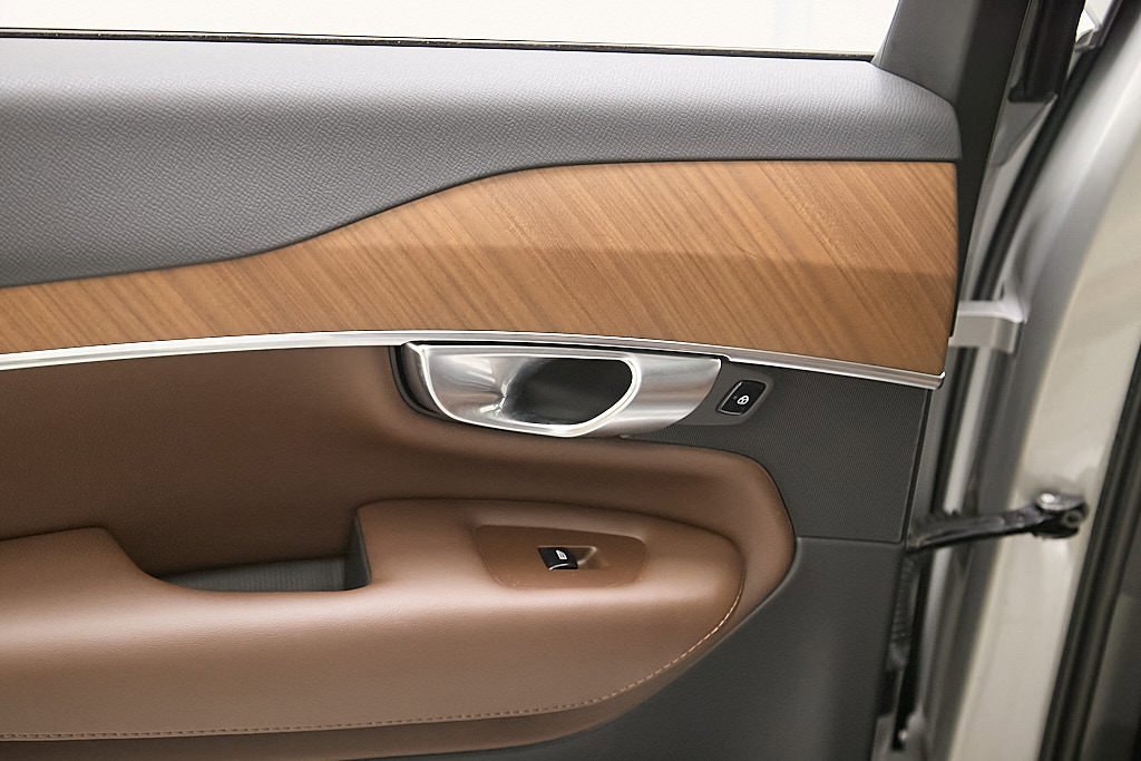 Certified 2023 Volvo XC90 B6 Plus w/ Protection Package Premier image 19