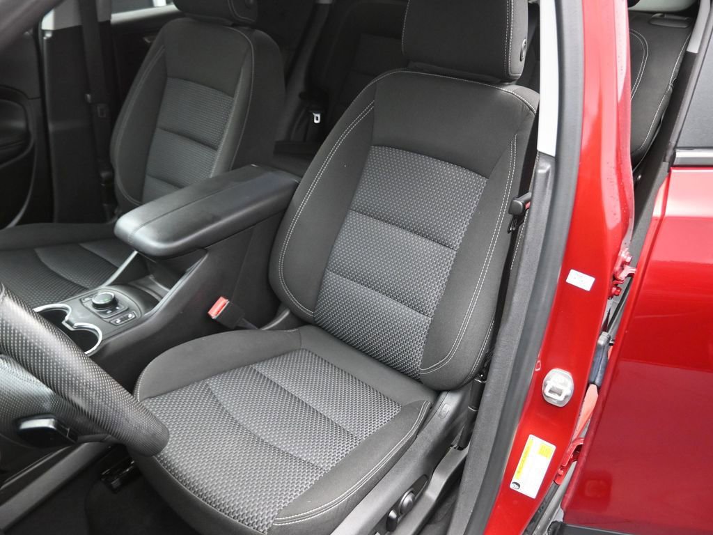 Used 2024 GMC Terrain SLE w/ Driver Convenience Package image 11