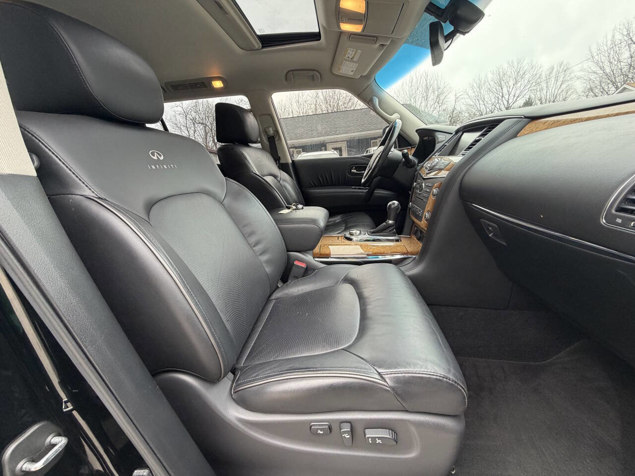 Used 2011 INFINITI QX56 Base 4x4 4dr SUV w/ Theater Pkg image 9