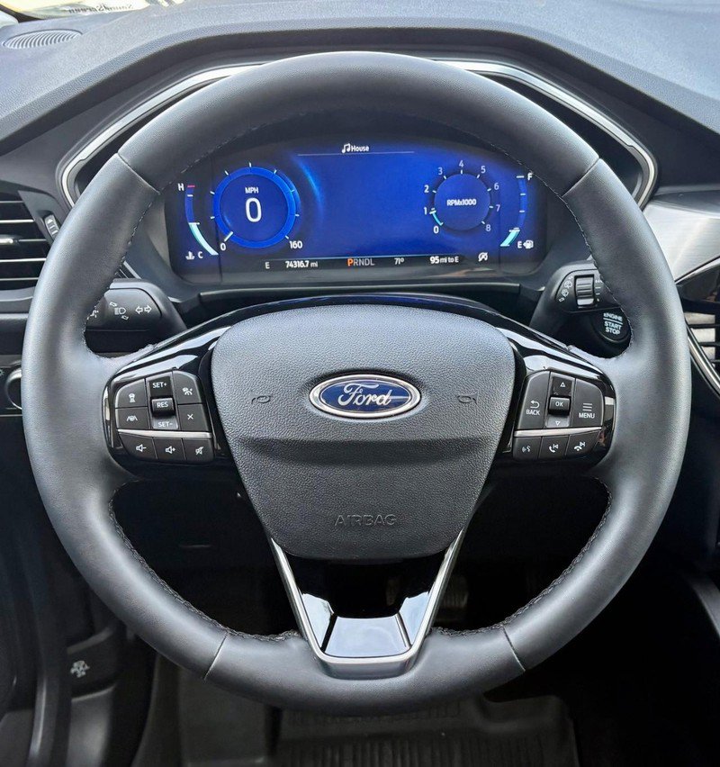 Used 2022 Ford Escape Titanium w/ Class II Trailer Tow Package AWD/4WD image 19