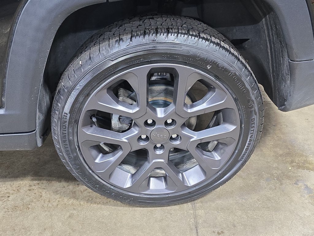 Used 2021 Jeep Compass Latitude w/ Sun and Sound Group AWD/4WD image 34