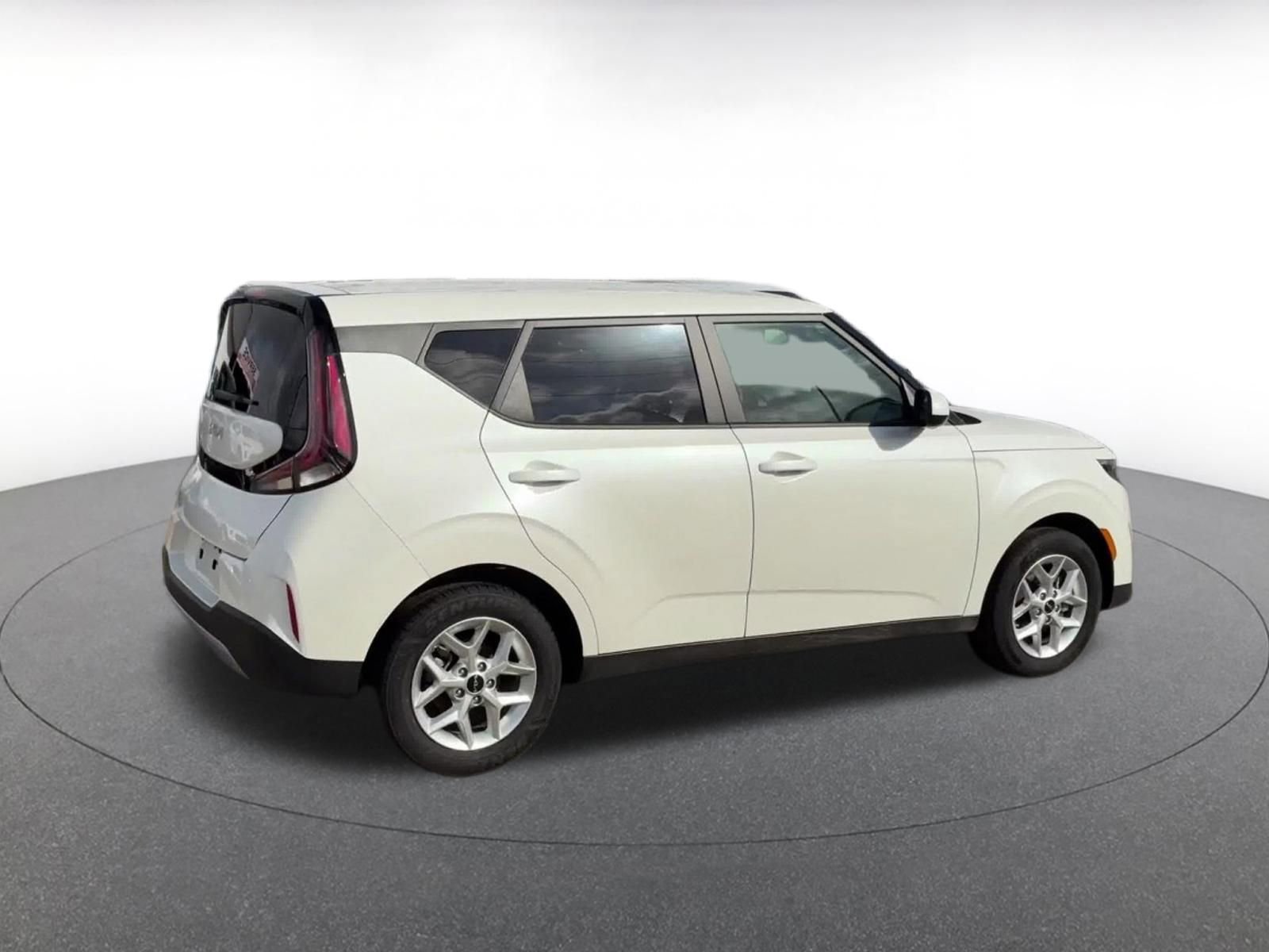 Used 2025 Kia Soul LX w/ LX Technology Package image 12