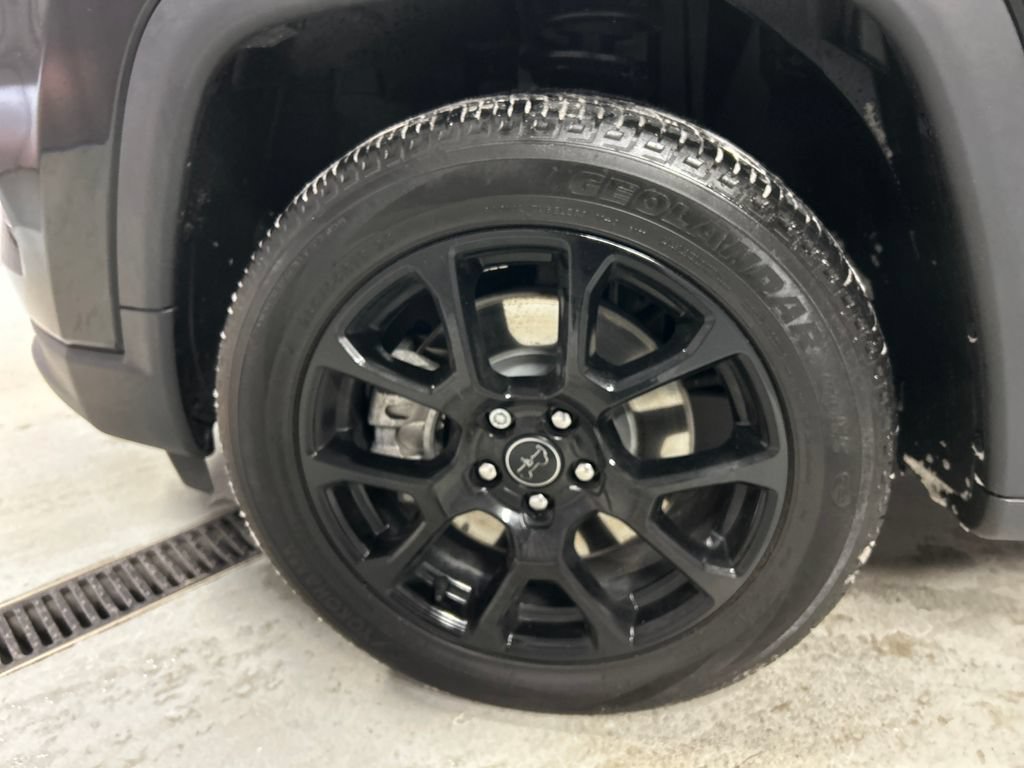 Used 2025 Jeep Compass Latitude w/ Altitude Special Edition AWD/4WD image 9