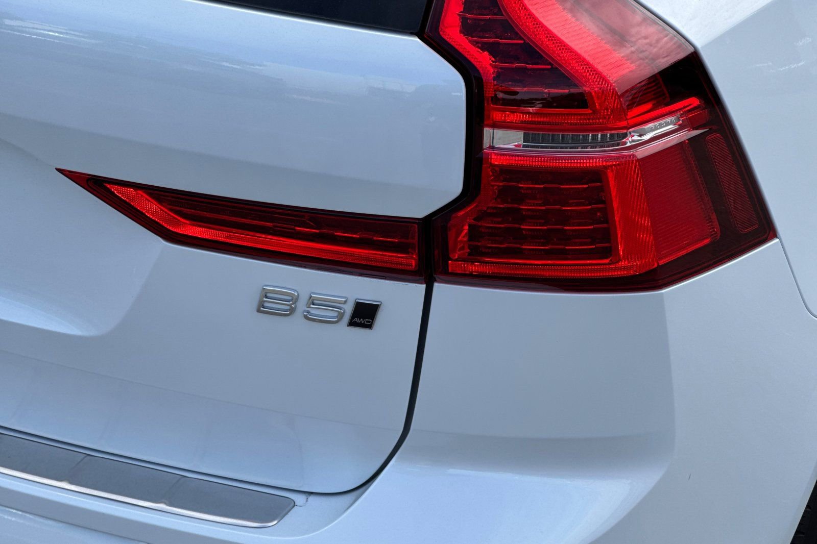 Certified 2023 Volvo XC60 B5 Core w/ Climate Package AWD/4WD image 13