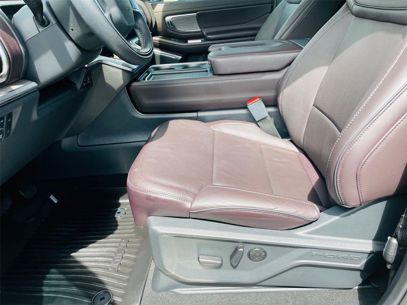 Used 2025 Ford Expedition Platinum w/ Platinum Ultimate Package AWD/4WD image 9