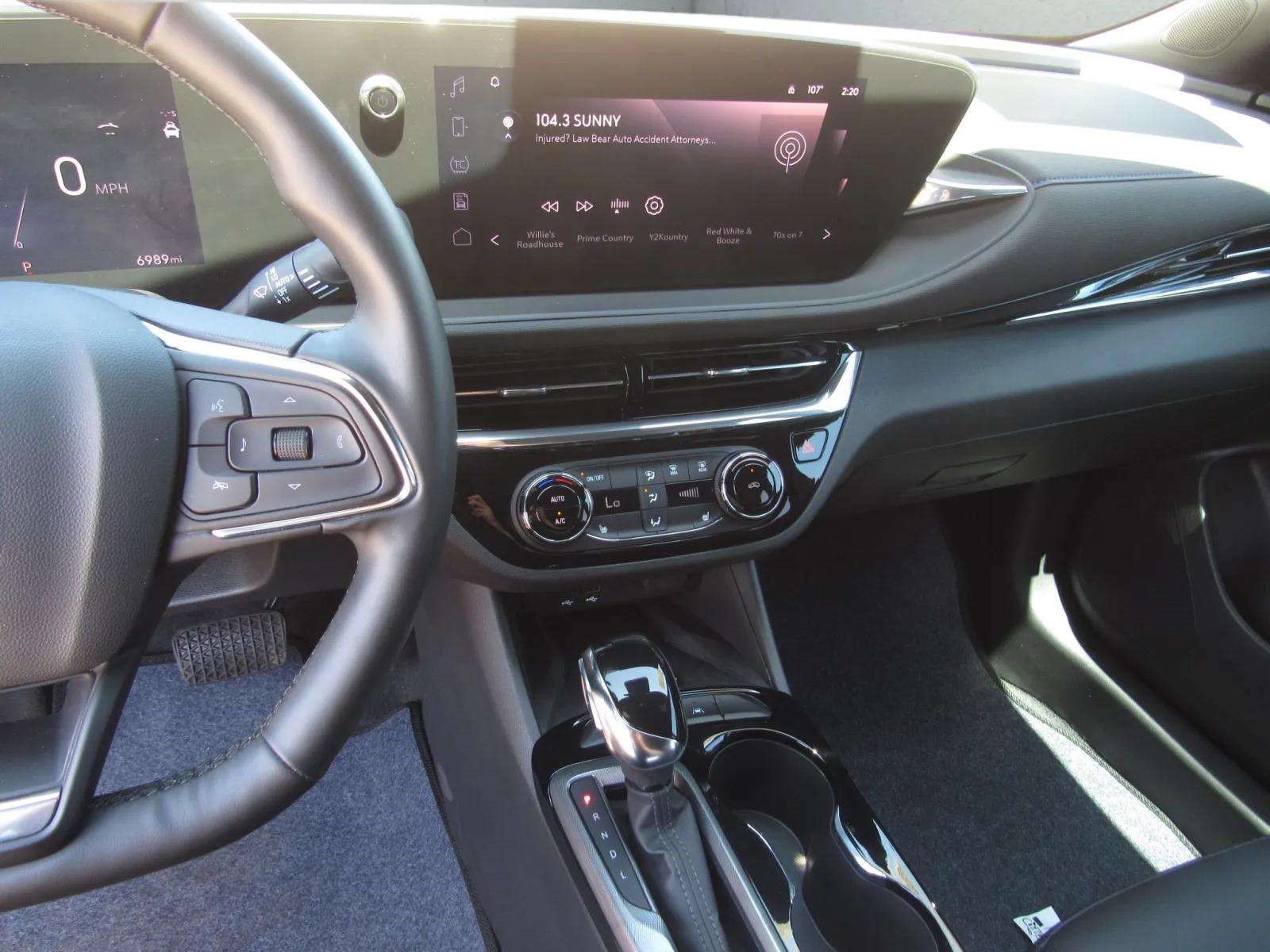 Used 2025 Buick Envista Sport Touring w/ Convenience I Package FWD image 18