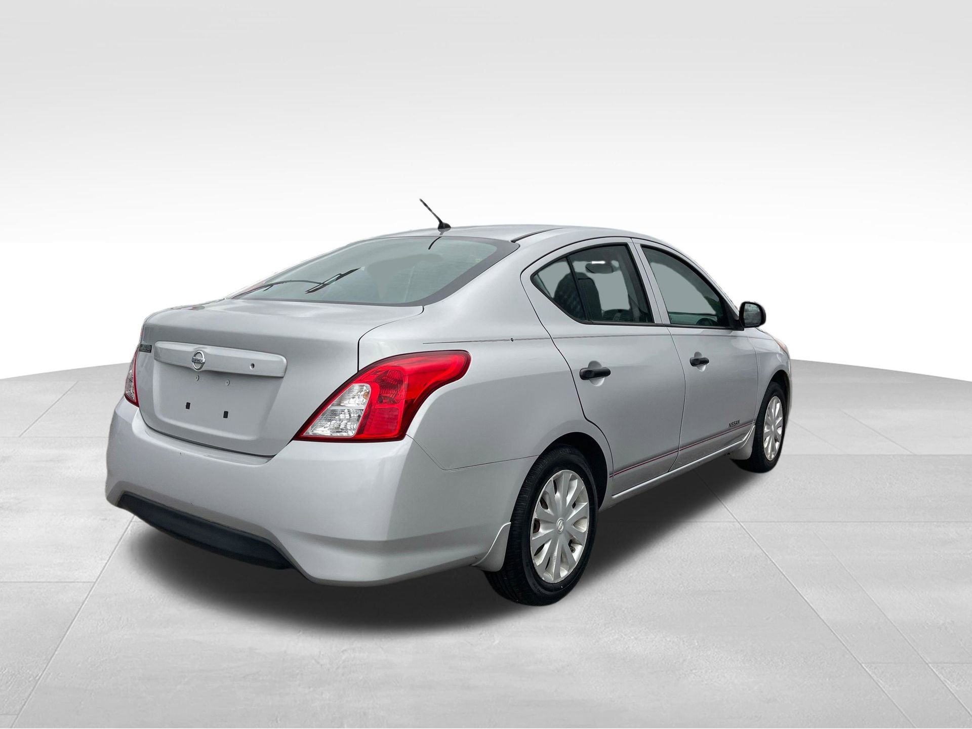 Used 2015 Nissan Versa S FWD image 5