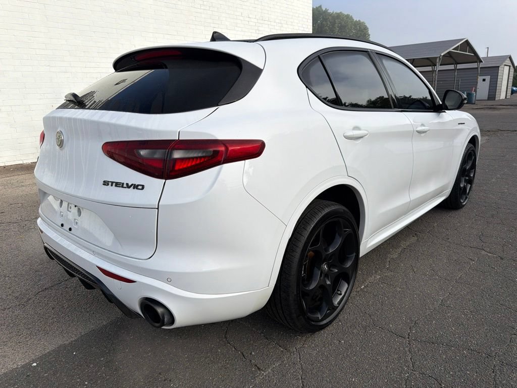Used 2023 Alfa Romeo Stelvio Estrema AWD/4WD image 2