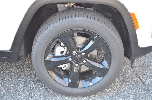 New 2025 Jeep Grand Cherokee Limited w/ Luxury Tech Group II image 10