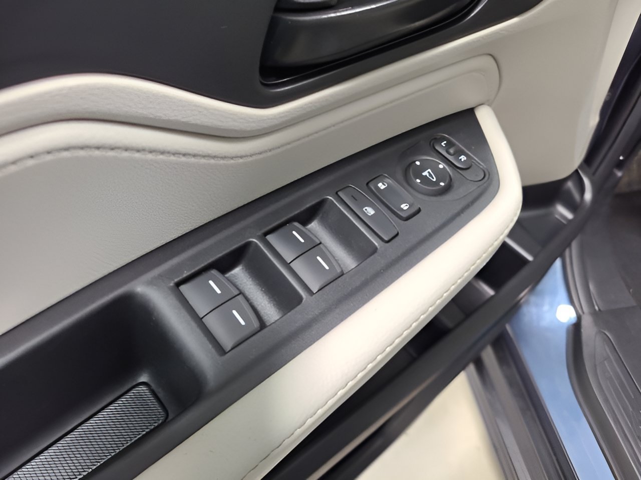Used 2025 Honda Odyssey EX-L image 22