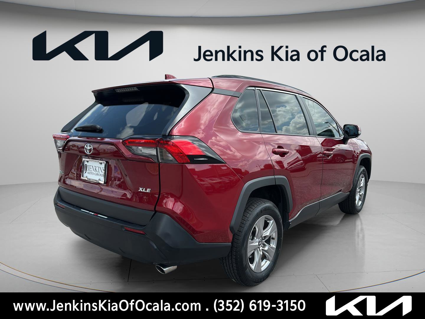 Used 2023 Toyota RAV4 XLE FWD image 3