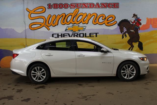 Used 2017 Chevrolet Malibu LT FWD image 1