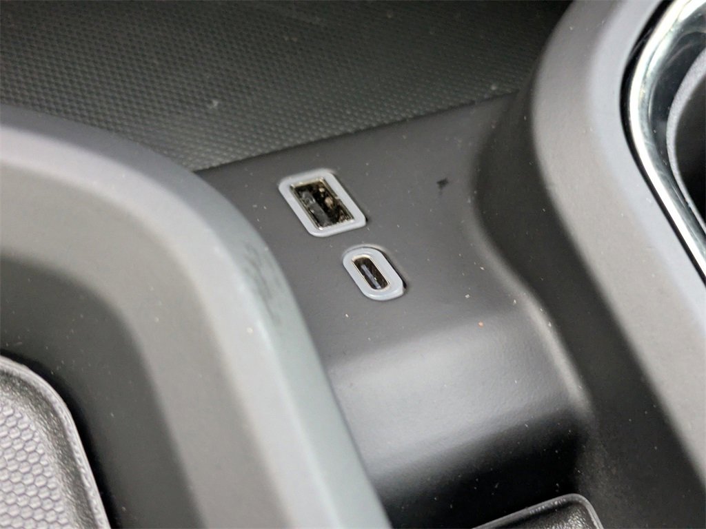 Used 2024 GMC Sierra 2500 AT4 image 24